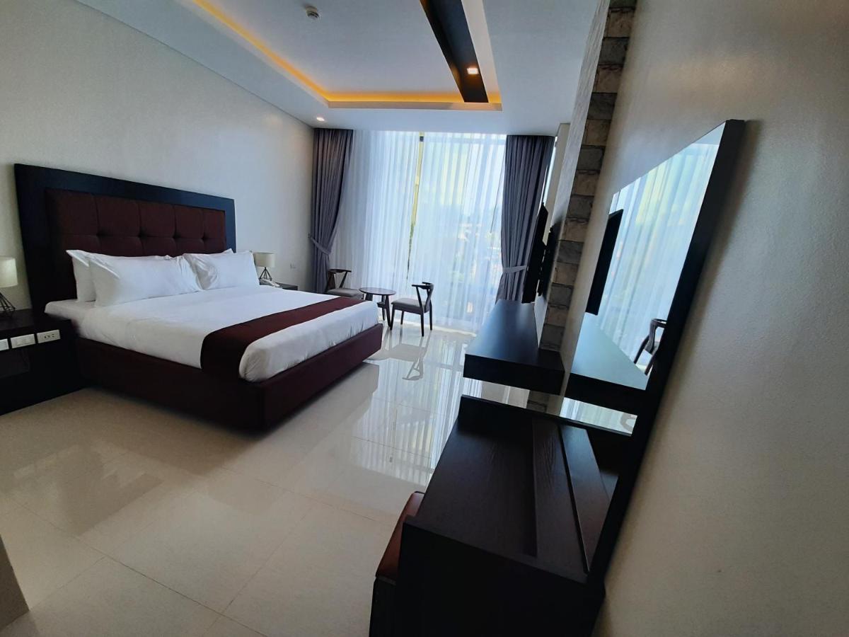 Winrich Hotel Mactan Exterior photo